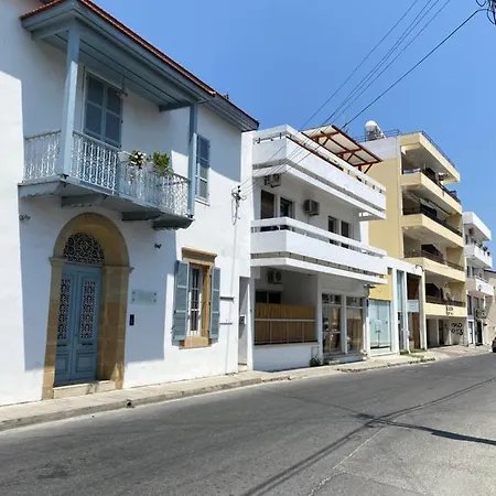 Past Or Tail Hostel
