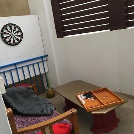 Hostel Past Or Tail *